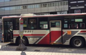 北海道札幌駅近くの東急百貨店前に停車している札幌中央バスの車体